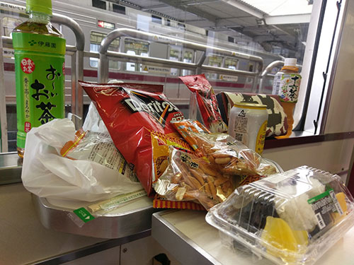 朝ごはんや酒やお菓子